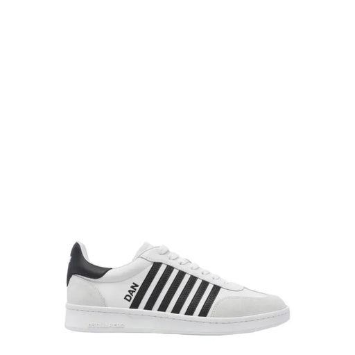 Dsquared Sportlicher Herren-Sneaker aus weißem Leder zum Hineinschlüpfen mit schwarzen Streifen und Fersenlasche, von der Rückseite gesehen