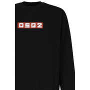 Dsquared2 Herren-Sweatshirt aus schwarzer Baumwolle mit Rundhalsausschnitt, auffälligem rotem rechteckigem Logo und weißem Schriftzug auf der Brust