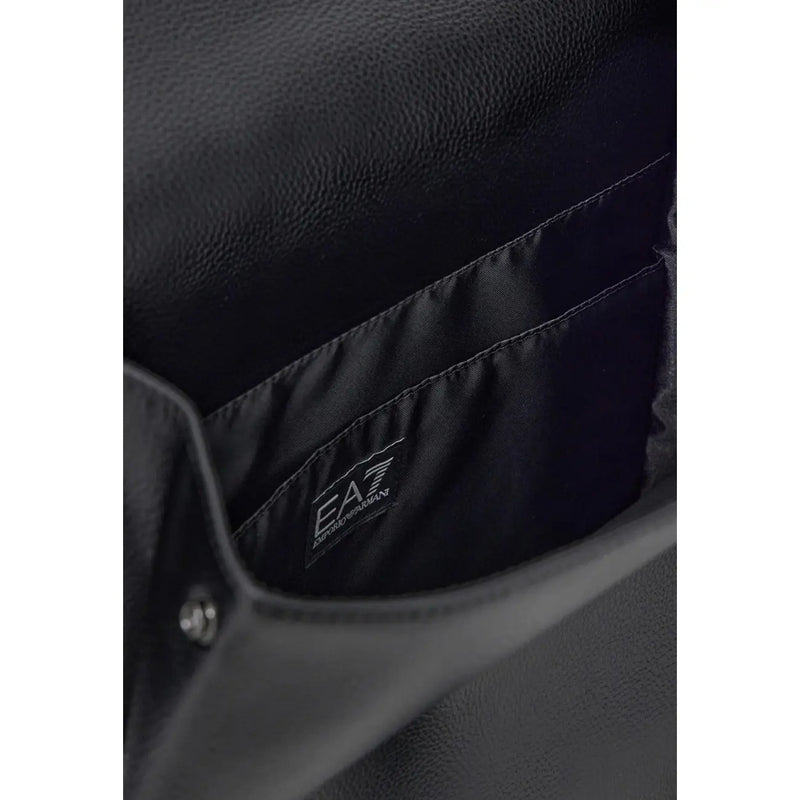 Ea7 Rucksack für Herren aus schwarzem Leder mit strukturierter Oberfläche und genähtem Futter, Detailansicht des Innenraums