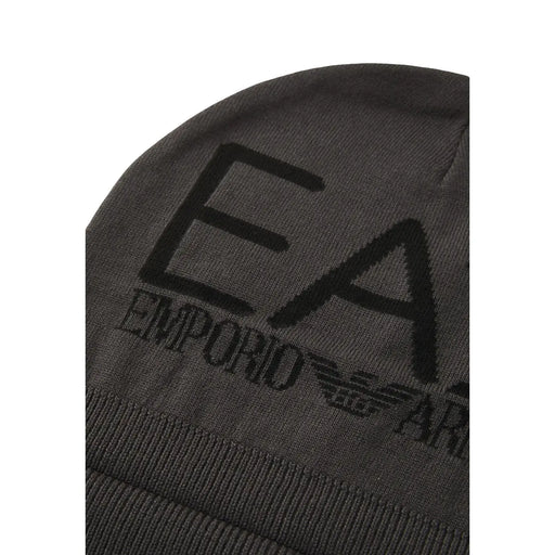 Emporio Armani ea7 Beanie für Herren aus dunkelgrauem Strickstoff mit markantem, schwarz gesticktem Logo, Vorderansicht
