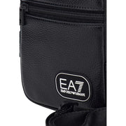 Emporio Armani EA7 Umhängetasche für Damen aus schwarzem, strukturiertem Leder mit weißem, gesticktem Logo-Patch, Vorderansicht