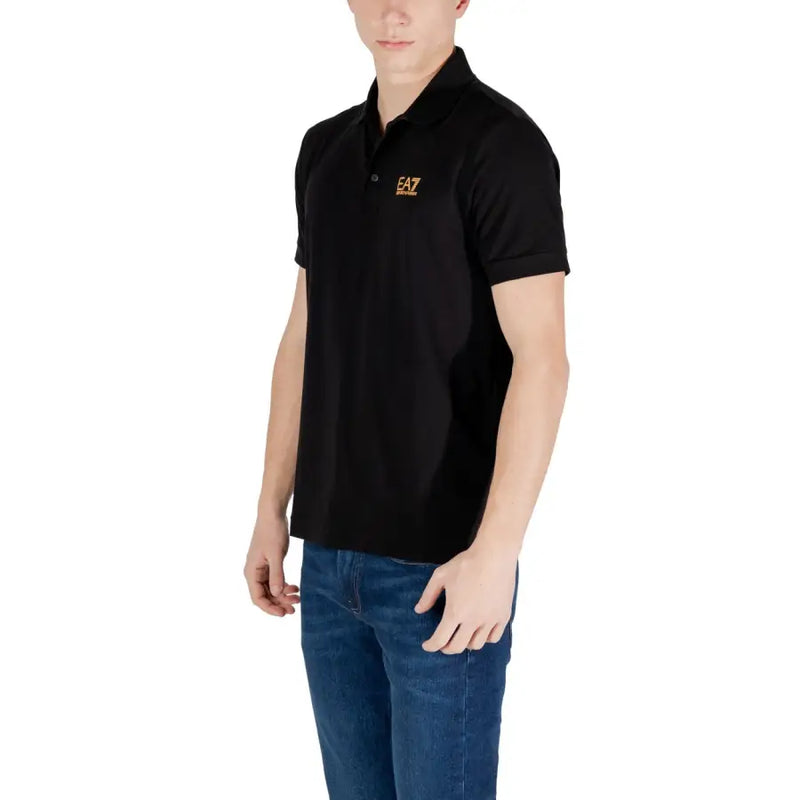 Ea7 Schwarzes Herren-Poloshirt aus Baumwollstoff mit goldenem Logo auf der Brust für lässige und sportliche Anlässe.