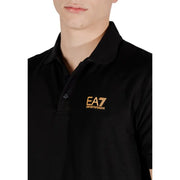 Ea7 Schwarzes Herren-Poloshirt aus Baumwolle mit goldgesticktem Emporio Armani-Logo auf der Brust.
