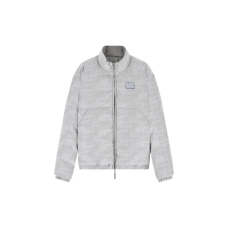 Ea7 Grauer Herrenblazer mit Reißverschluss und Rollkragen aus Polyestergemisch mit grauer Steppjacke, dezentem Logomuster und gerippten Bündchen.
