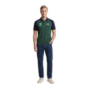 Ea7 Herren-Poloshirt, blau, kurzärmelig, schmal geschnitten, aus Polyamid, in Dunkelgrün und Marineblau mit kontrastierenden Schulterpartien.