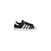 Schwarzer adidas Superstar Sneaker aus Leder mit weißer Zehenkappe aus Gummi und drei Streifen für den Alltag