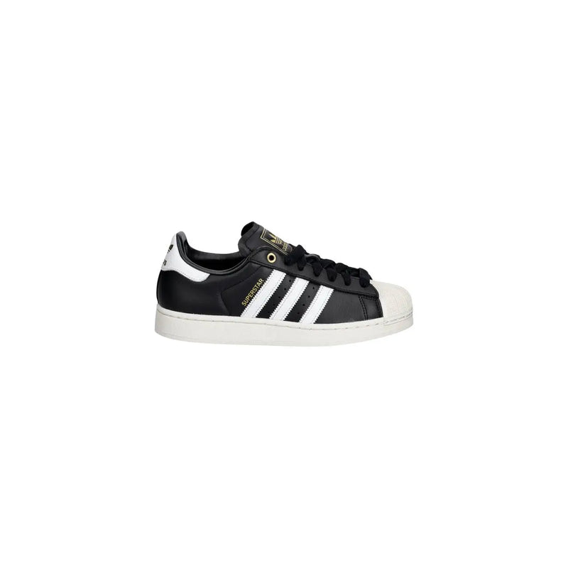 Schwarzer adidas Superstar Sneaker aus Leder mit weißer Zehenkappe aus Gummi und drei Streifen für den Alltag