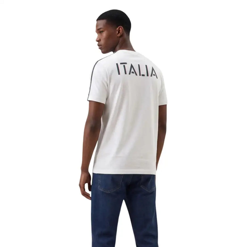 Rückseite des weißen Kurzarm-Shirts von ea7 für Herren t-shirt mit Italien-Print und schwarzen Ärmelstreifen