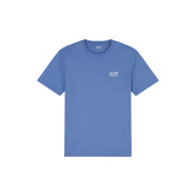 Ein hellblaues ea7 Herren-T-Shirt mit kurzen Ärmeln aus Baumwolle mit einem kleinen weißen Logo auf der linken Brust.