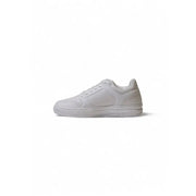 Ea7 Herren weißes Leder niedrigtop Sneaker mit Schnürsenkeln und Gummisohle in klarem, minimalistischem Design mit dezenten Ziernähten.