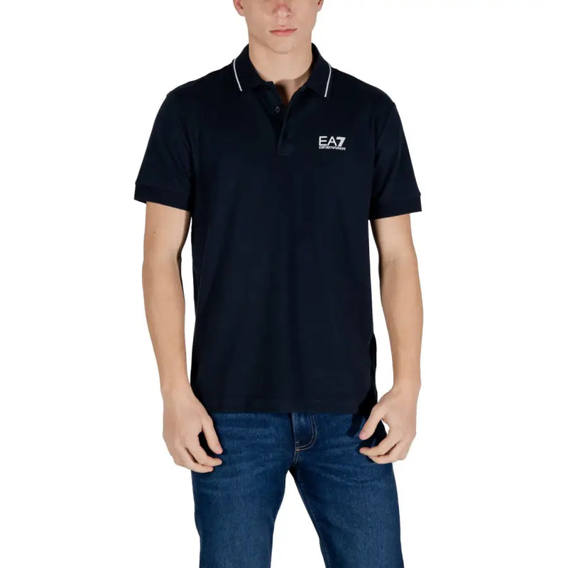 Schwarzes ea7 Poloshirt mit weißem Besatz an Kragen und Knopfleiste sowie dezentem, gesticktem Logo für Frühling und Sommer