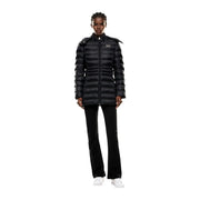 Ea7 Schwarze Damen-Winterjacke aus Polyester mit Kapuze, Steppdesign und kleinem Logo auf der Brust für kaltes Wetter