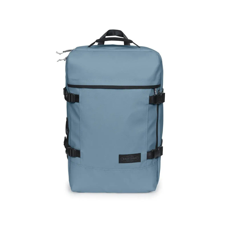 Eastpak Herrenrucksack aus lila Polyester mit Taschen und schwarzen Tragegurten, hier von der Rückseite in Hellblau dargestellt