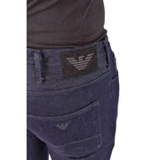 Emporio Armani Herrenjeans aus dunkelblauem Denim mit schwarzem, gesticktem Adlerlogo, Rückansicht