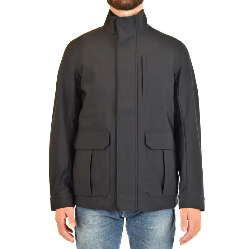 Schwarze, elegante, moderne Herrenjacke mit hohem Kragen und großen Pattentaschen im Emporio Armani-Stil aus blauem Polyester mit Reißverschluss.