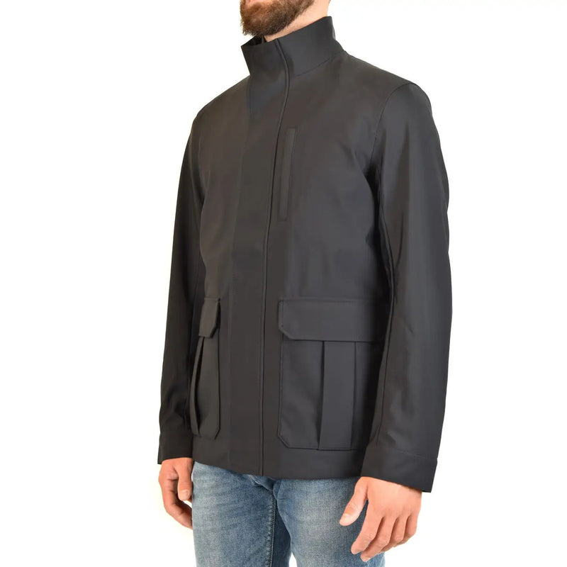 Schwarze Jacke mit hohem Kragen, zwei aufgesetzten Vordertaschen und mittigem Reißverschluss aus Polyester von Emporio Armani