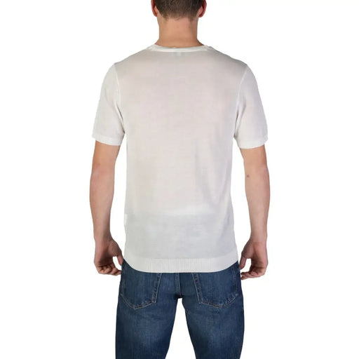 Herren-Polohemd einer modischen Marke, weiß, kurzärmelig, aus Viskose-Strick t-shirt mit geripptem Rundhalsausschnitt und Saum