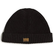 Schwarze G-Star Herren-Strickmütze aus Rippstrick mit umgeschlagenem Rand und rechteckigem Label (Vorderansicht)