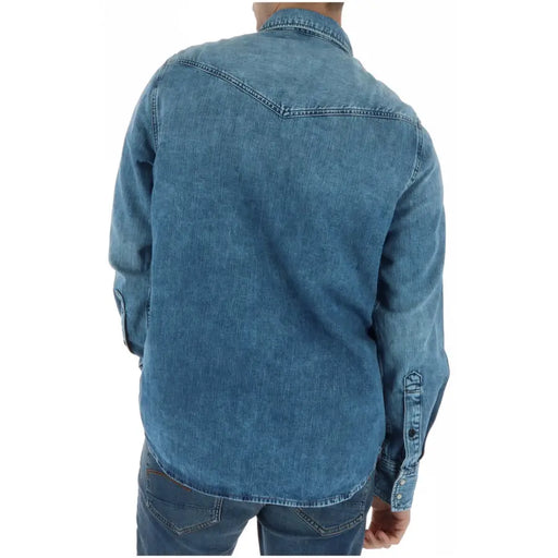 Langärmliges, blaues Jeanshemd von G-Star für Herren mit klassischer Western-Rückenpasse und geknöpften Manschetten.