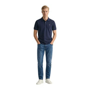 Marineblaues Gant Herren-Poloshirt mit kurzen Ärmeln aus Baumwollpiqué und kleinem, gesticktem Logo auf der linken Brust.