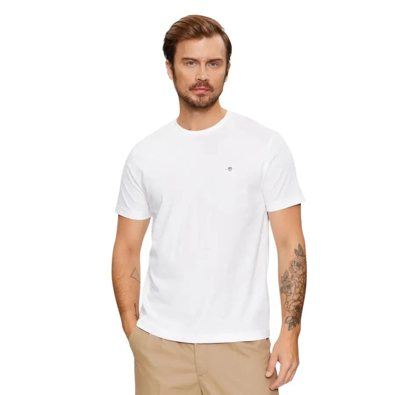 Gant Herren-T-Shirt, weiß, Rundhalsausschnitt, Kurzarm, 100 % Baumwolle, mit kleinem, gesticktem Logo auf der linken Brust.