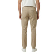 Gant Herren-Chino-Hose in Khaki mit klarer, taillierter Passform und dezenten Ziernähten aus Baumwollgewebe
