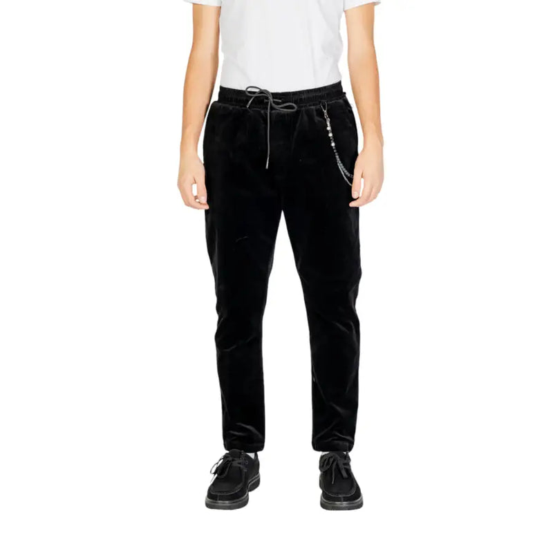 Men’s black velvet drawstring jogger pants with decorative chain from Gianni Lupo