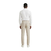 Ein Paar gianni lupo Beige Leinenhose für Herren, Frühling/Sommer, mit klarem, modernem Schnitt und dezenten Bundfalten, von hinten betrachtet.