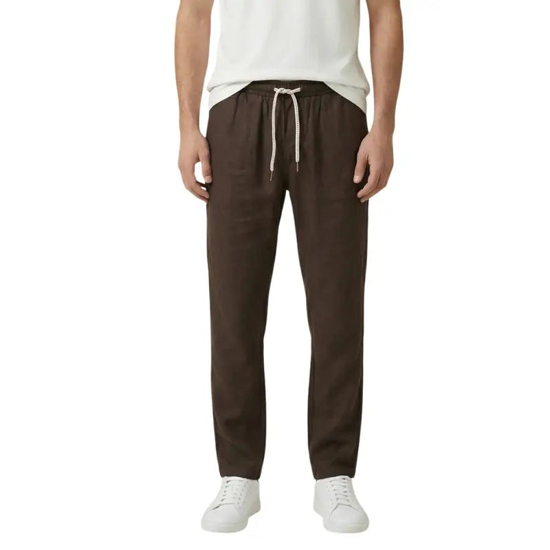 Gianni Lupo Die braune Herrenhose aus Lyocell mit Schnürung besteht aus braunem Leinenstoff und hat einen weißen Kordelzug im Bund.