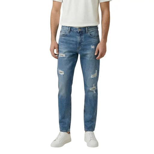 Gianni Lupo Herren-Jeans aus hellblauem Denim mit mittlerer Waschung und Used-Look-Details an Oberschenkeln und Knien