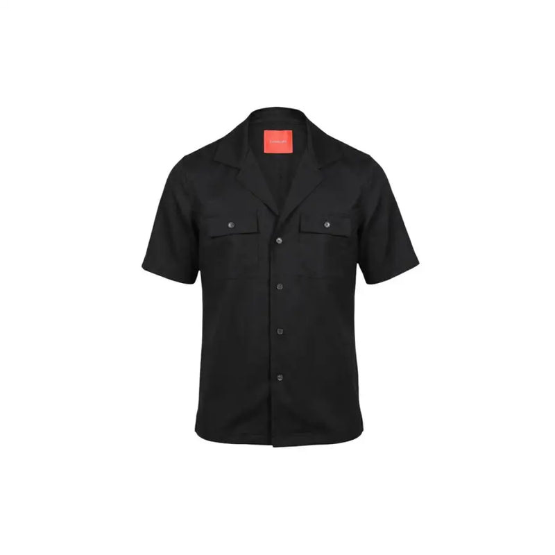 Gianni Lupo Schwarzes Herrenhemd mit kurzen Ärmeln, Kragen und zwei Brusttaschen, zum Anknöpfen, für die Freizeit.