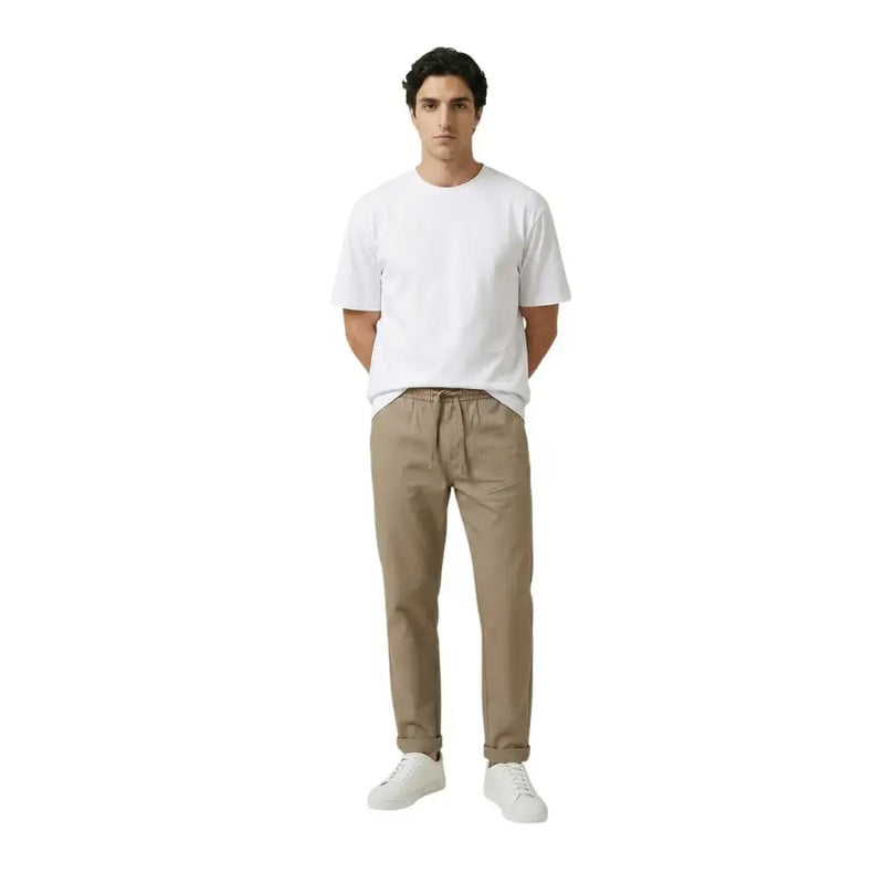 Beige Baumwollhosen mit Kordelzug, lockerer Passform und umgeschlagenen Säumen, kombiniert mit gianni lupo weißes Kurzarm-T-Shirt