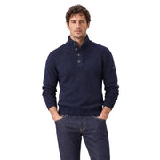 Gianni Lupo Herren-Wollpullovermodell in Marineblau mit Viertelreißverschlusskragen und vier Knöpfen, Vorderansicht