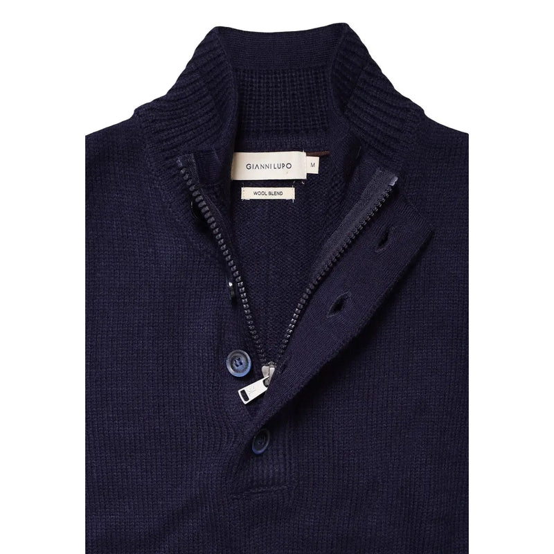 Gianni Lupo Herren-Wollpullover in Dunkelblau mit geripptem Kragen, Knopfdetails und Frontreißverschluss, Vorderansicht