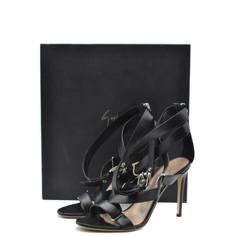 Schwarze Giuseppe Zanotti Stiletto-Sandalen aus Leder mit silbernen Schnallendetails und Reißverschluss für einen eleganten Auftritt