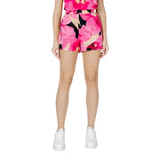 Grüne, geblümte Viskose-Shorts mit hohem Bund und Taschen, Rückansicht in leuchtendem Pink