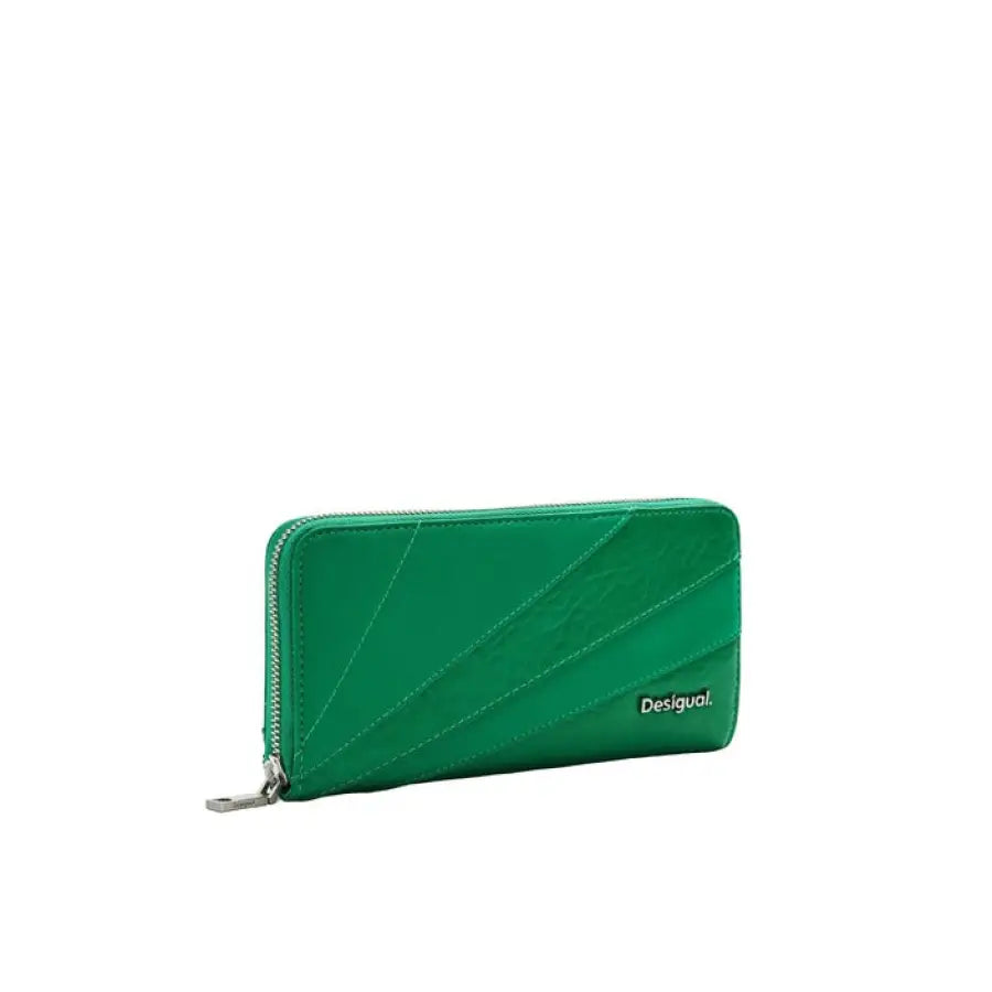 
                      
                        Green zipper wallet from Desigual for urban city style fashion
                      
                    