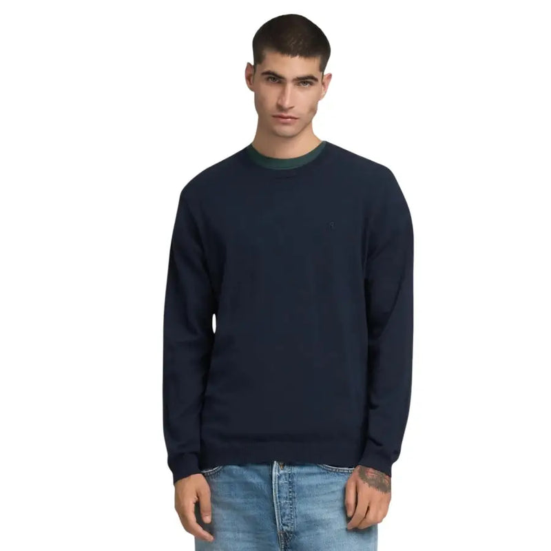 Marineblauer Rundhalspullover mit dunkelgrünem Rippstrickkragen und grauen, langärmeligen Strickwaren mit Rundhalsausschnitt für Herren