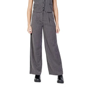 Gray pinstripe wide-leg women’s trousers with tailored fit and pleated pockets for fall and winter