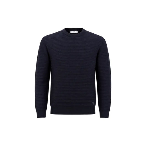 Guess Herren-Strickpullover Merton mit Rundhalsausschnitt in Dunkelblau mit dezenter Rippenstruktur und dreieckigem Logo-Detail