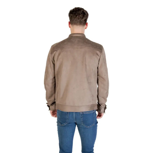Men’s light brown suede-like blazer with zip front and buttoned cuffs over blue jeans