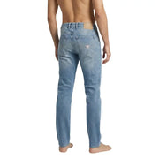 Denim in heller Waschung Guess Herrenjeans aus blauem Baumwollstretch mit klassischem Fünf-Taschen-Design und Logo auf der Gesäßtasche