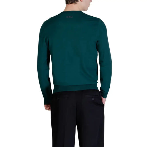 Dunkelgrün Guess Herren-Strickpullover mit langen Ärmeln und Rundhalsausschnitt aus Viskosemischung mit dezentem Markenlogo am Halsausschnitt
