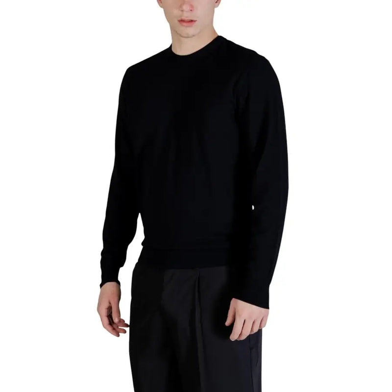 Guess Herren-Strickwaren Kadir Tech schwarzer Langarmpullover aus weichem Material mit glatter, figurbetonter Strickstruktur