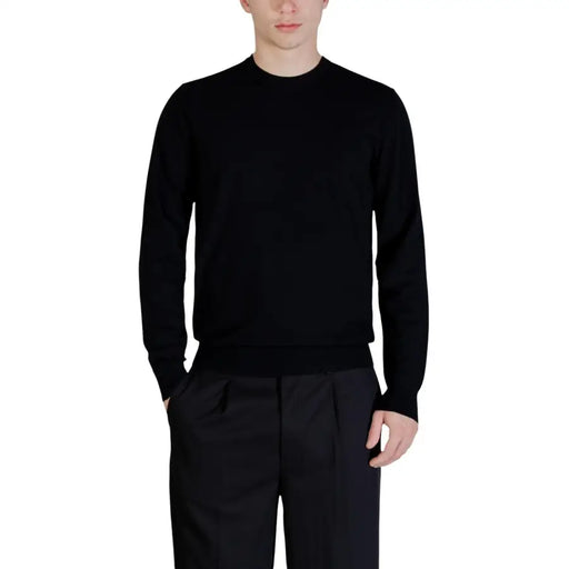 Guess Kadir Tech Herren-Strickwaren, schwarzer Langarm-Rundhalspullover mit geripptem Saum und bequemer Passform