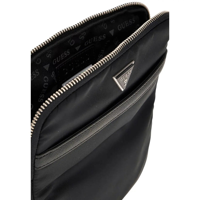 Guess Schwarze Milano Umhängetasche aus Polyester für Herren mit silbernem Reißverschluss und dreieckigem Logo-Emblem, 23 cm breit
