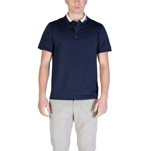 Marineblaue Baumwoll-Kurzarmärmel Guess Herren-Poloshirt mit weißem Kragen und dezentem Logo an der Knopfleiste