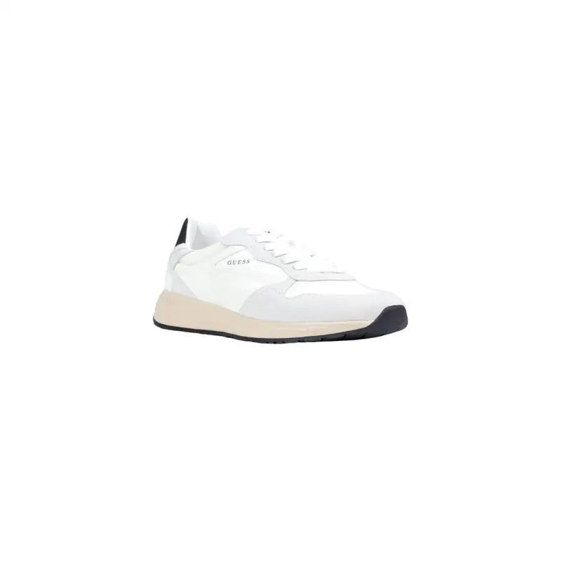 Weiß Guess Herren-Sneaker Aria mit Schnürung und schwarzen Akzenten an Ferse und Zehenkappe aus der Frühjahr/Sommer-Kollektion