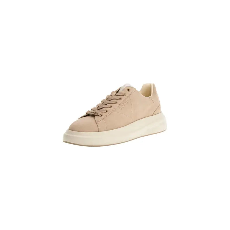 Beiges Wildleder Guess Herren-Sneaker mit klobiger weißer Gummisohle und passenden Schnürsenkeln, sportliche Slipper