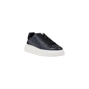 Schwarz niedrig-top Guess Herren-Sneaker aus Leder mit geprägtem Muster, glänzender Zehenkappe und dicker weißer Sohle aus der Elba-Kollektion